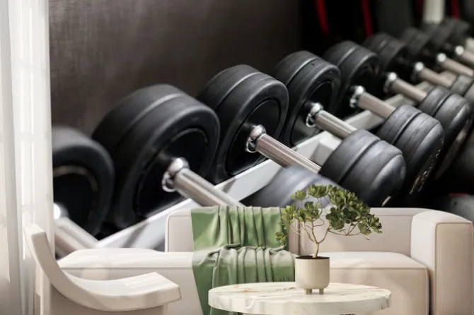 Fototapeta: スポーツジムのトレーニング室のたくさんのダンベルの様子