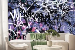 Fototapeta: Artystyczne napisy na fioletowej ceglanej ścianie