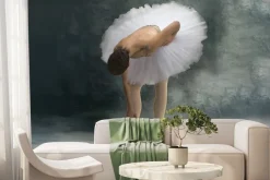 Fototapeta: Baletnica w białej spódnicy na betonie