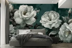 Fototapeta: Białe róże na ciemnozielonym tle