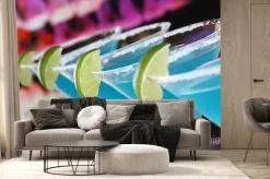 Fototapeta: Blue curacao koktajle w martini gläsern w einer bar