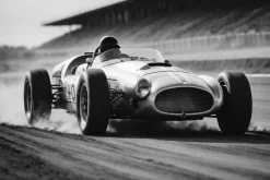 Fototapeta: Bolidy f1 w pełnym tempie na trasie toru