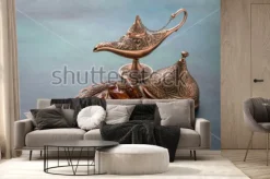 Fototapeta: Brązowy talerz z datami i aladdin lampa na ciemnozielonym. tło