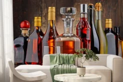 Fototapeta: Butelki z rozmaitych napojów alkoholowych