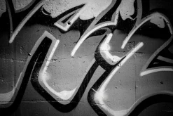 Fototapeta: Czarno-białe graffiti na betonowym murze