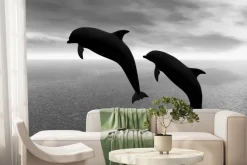 Fototapeta: Czarno-białe zdjęcie delfinów na tle wody