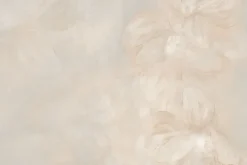 Fototapeta: Delikatne płatki kwiatów na beżowej ścianie