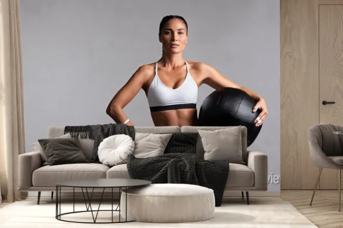 Fototapeta: Determined fitness woman on grey background