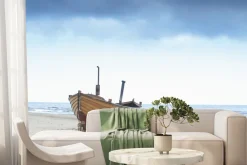 Fototapeta: Drewniana łódka na plaży przy morzu