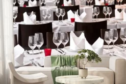 Fototapeta: Eingedeckte tafel