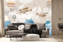 Fototapeta: Górski pejzaż z lecącymi balonami i samolotami