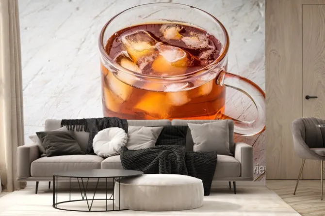 Fototapeta: Herbata z lodem na białym zarysowany tabeli