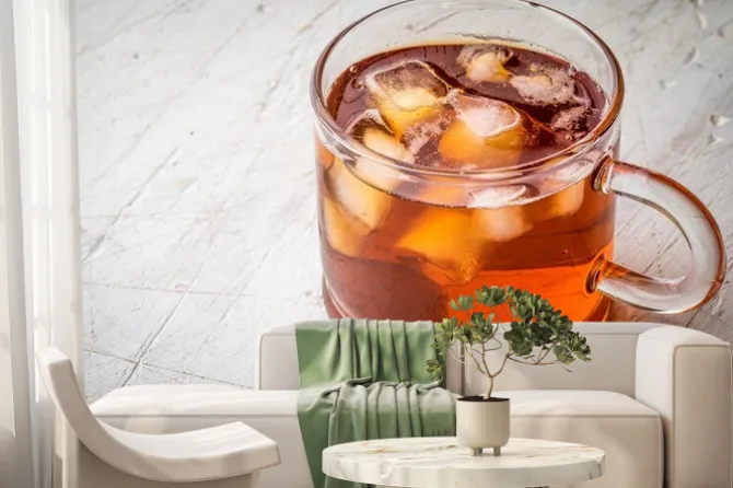 Fototapeta: Herbata z lodem na białym zarysowany tabeli