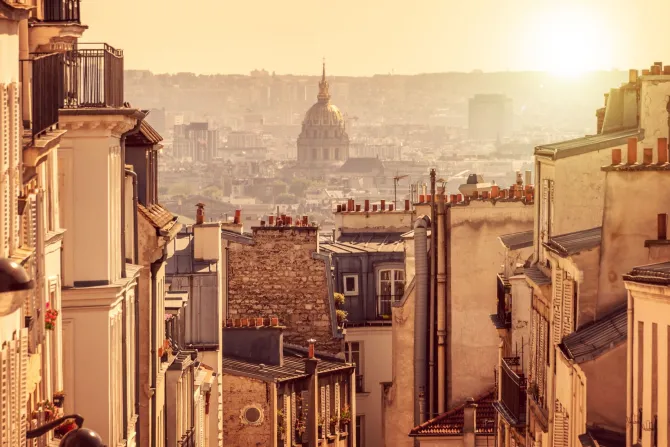 Fototapeta: Historyczny miasto przy zachodzie słońca