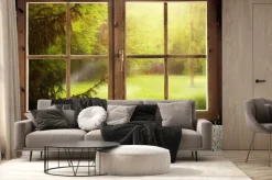 Fototapeta: Holzhütte mit ausblick auf eine waldlichtung im frühling / frühsommer