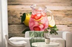 Fototapeta: Homemade świeże różowa lemoniada z cytryny, limonki i truskawki