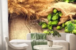 Fototapeta: Hop w torbie, a kłosy pszenicy na drewnianym pęknięty starym