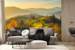 Fototapeta: Jesienny krajobraz z górami o wschodzie słońca
