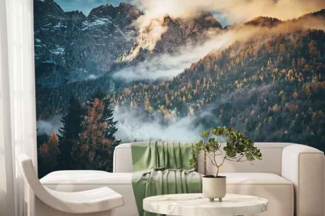 Fototapeta: Jesienny las we mgle górskiego poranka