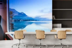 Fototapeta: Jezioro w szwajcarii widok przez okno pociągu