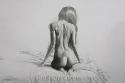 Fototapeta: Kobieta siedząca na łóżku w szarości