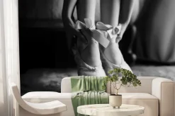 Fototapeta: Kobieta tańcząca w baletkach