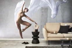 Fototapeta: Kobieta tańcząca balet na betonowym tle