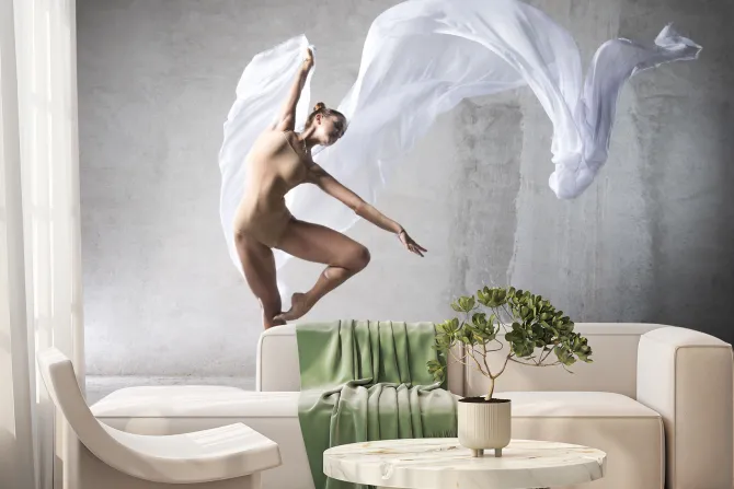 Fototapeta: Kobieta tańcząca balet na betonowym tle