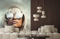 Fototapeta: Kobieta w okularach przeciwsłonecznych i słomianym kapeluszu