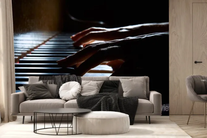 Fototapeta: Kobiety ręce na klawiaturze fortepianu w nocy bliska