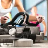Fototapeta: Leute beim spinning in einem fitnessstudio