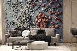 Fototapeta: Liście zielonej herbaty i ziarna kawy na łyżkach metalowych.