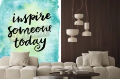 Fototapeta: Liternictwo ręcznie kaligrafii inspirujący cytat na tle akwareli