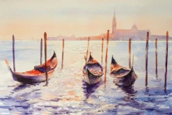 Fototapeta: Malowane gondole na wodzie z zachodem słońca