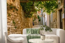 Fototapeta: Malownicza uliczka ze schodami w dubrowniku