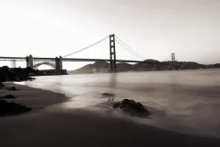 Fototapeta: Monochromatyczny krajobraz z mostem golden gate