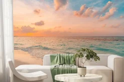 Fototapeta: Morskie fale wypływające na plażę o wschodzie