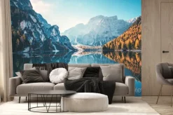 Fototapeta: Łodzie na jeziorze braies w dolomitach