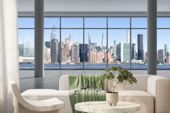 Fototapeta: Panorama nowego jorku z drapaczami chmur widziana przez okna