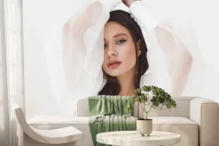 Fototapeta: Portrait of elegant beautiful bride wearing fashion wedding dress.