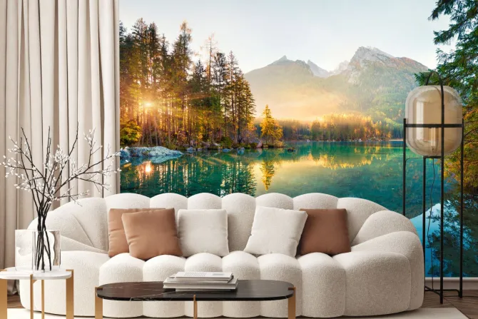 Fototapeta: Promienie słoneczne gór przebijające się przez las