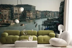 Fototapeta: Wenecki kanał otoczony kamiennymi budynkami