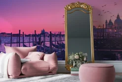 Fototapeta: Wenecki zachód słońca na tle gondol i katedry