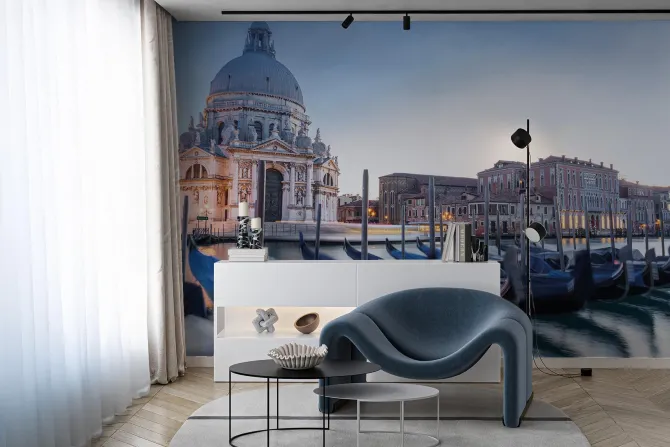 Fototapeta: Weneckie gondole na tle oświetlonej katedry