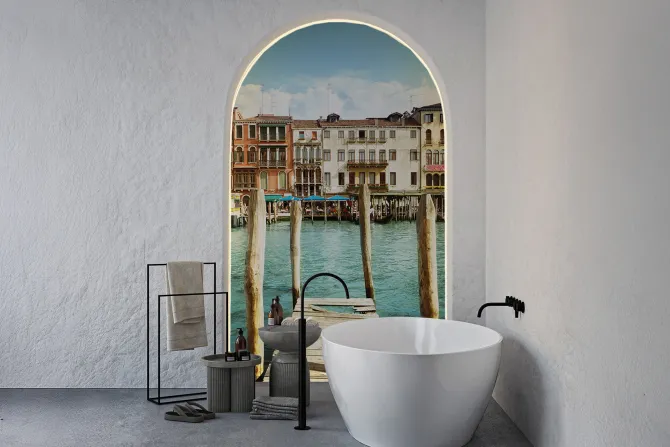 Fototapeta: Widok z mostu na wodę i kamienice