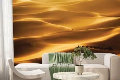 Fototapeta: Wielbłądy idące przez ogromną pustynię