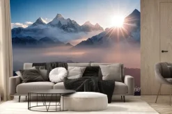 Fototapeta: Wschód słońca w górach z ośnieżonymi szczytami