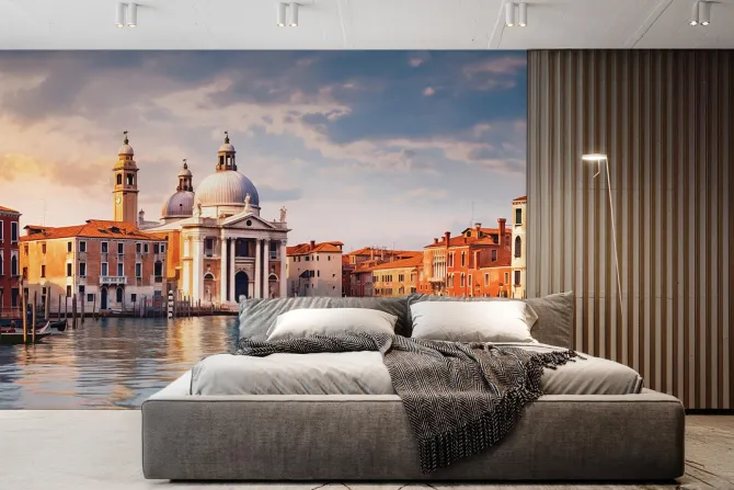 Fototapeta: Zabytkowa architektura otoczona promieniami słońca