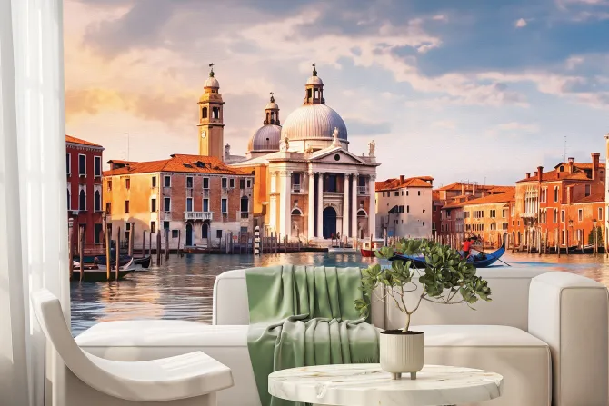 Fototapeta: Zabytkowa architektura otoczona promieniami słońca