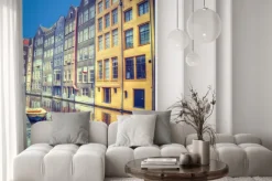 Naklejka: Amsterdam na wiosnę. domy są wzdłuż kanałów.